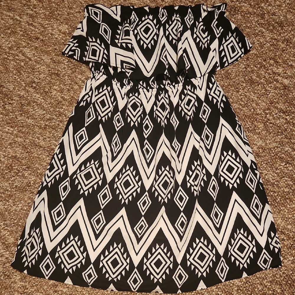 Stylish Black and White Strapless  Dress